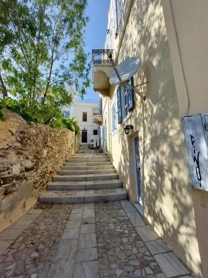 Artemis Ermoupoli Centre Appartement Pour Petit Budget Backpackers Luaran gambar